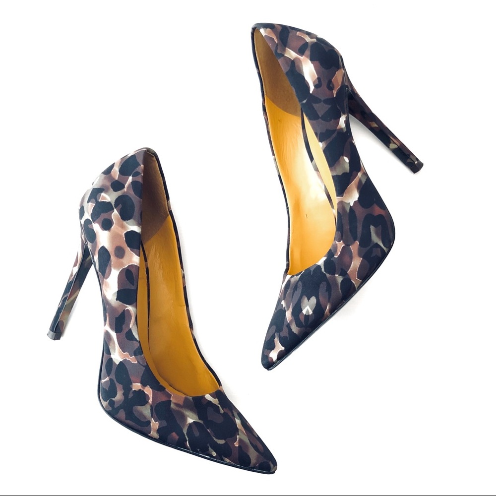 CAMO PRINT POINTED TOE PUMPS - EUC